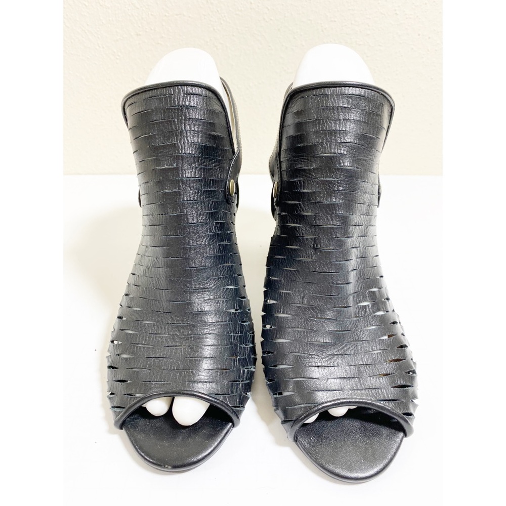 Tesori Chandler Cutout Leather Sandal  8